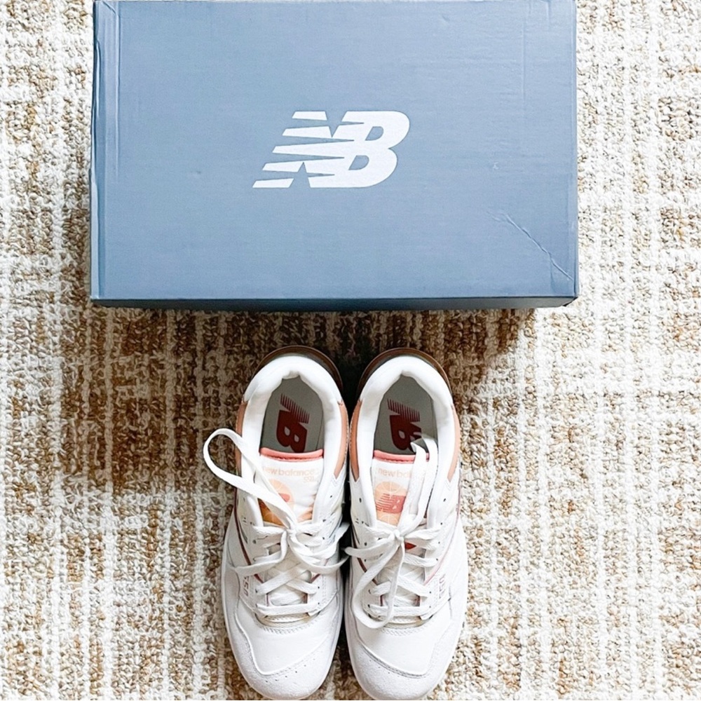 New Balance 550’s in color Au Lait.  Ws 9.5
